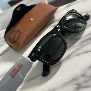 BRAND NEW never worn RayBan wayfarer sunglasses